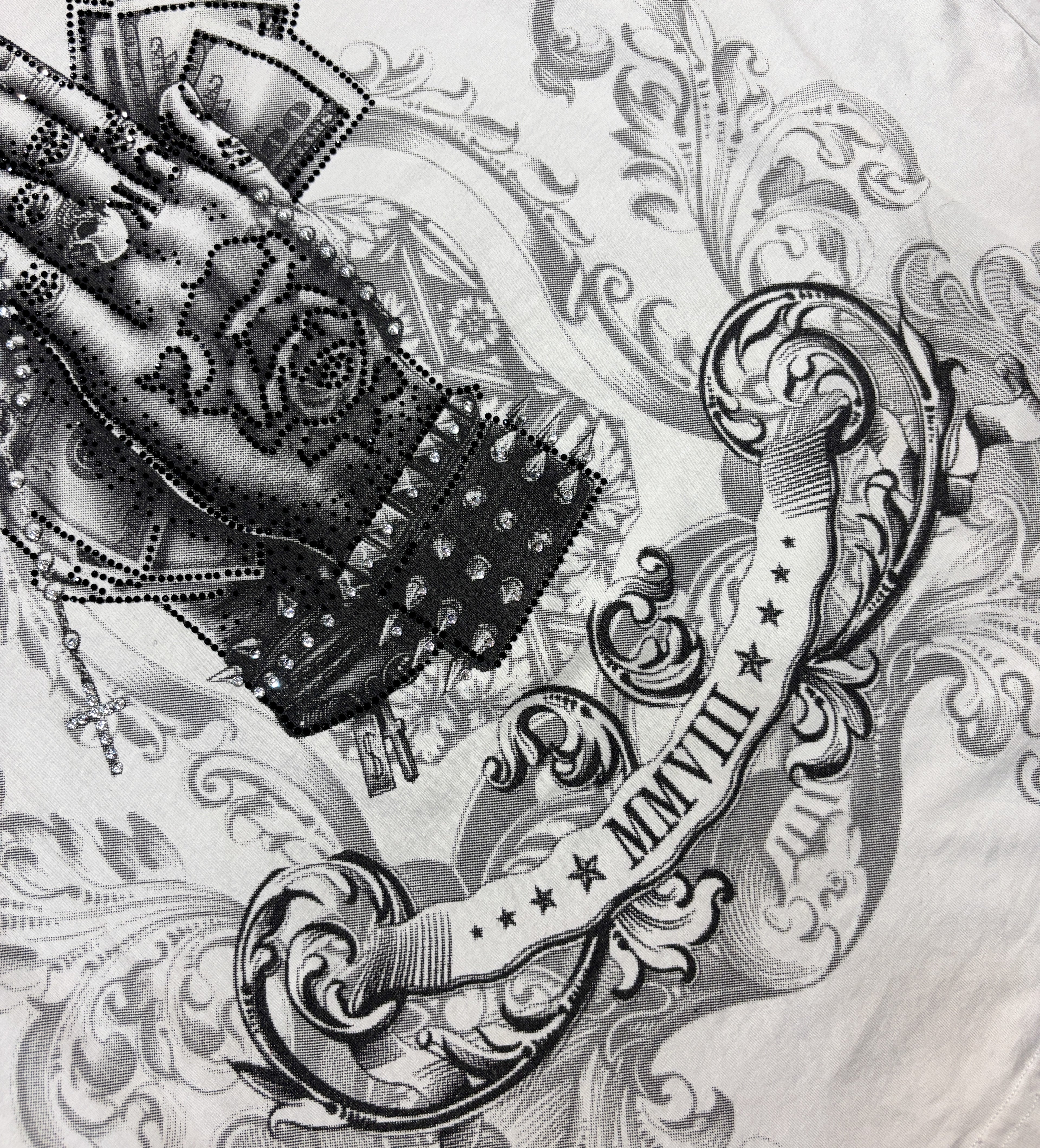 JAYLVIS and ARANCIA White Skull Rhinestone Tee