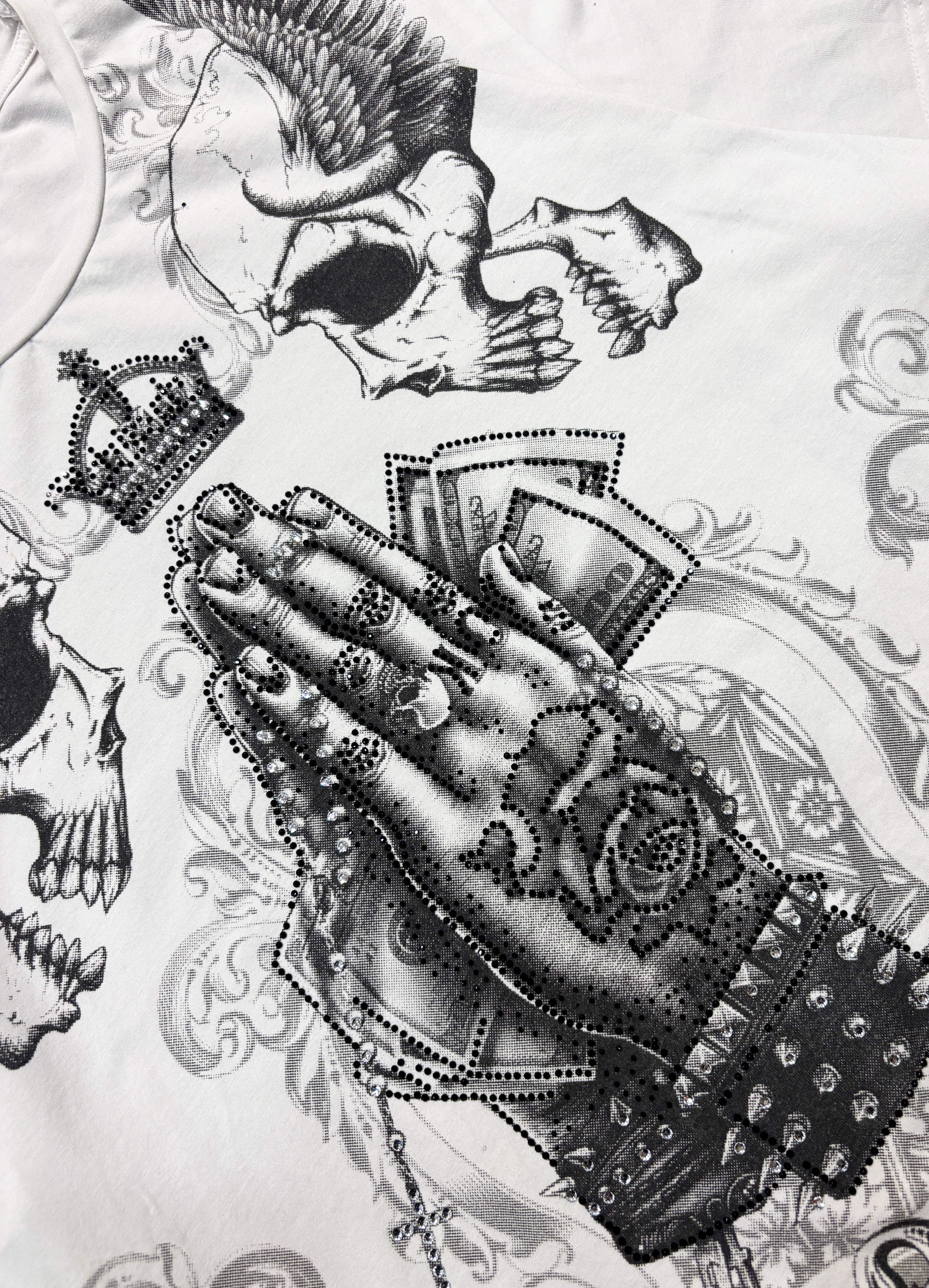 JAYLVIS and ARANCIA White Skull Rhinestone Tee
