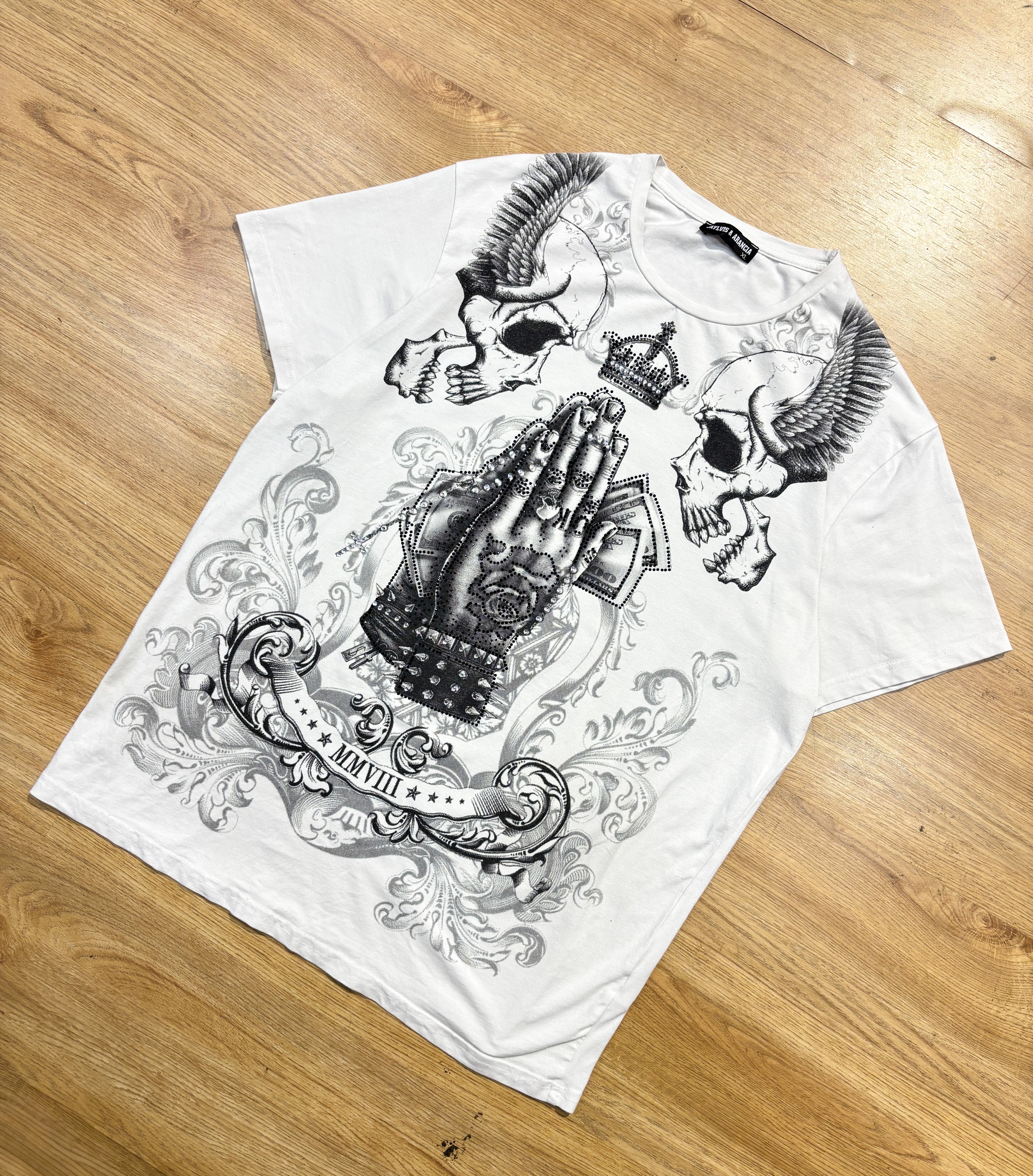 JAYLVIS and ARANCIA White Skull Rhinestone Tee