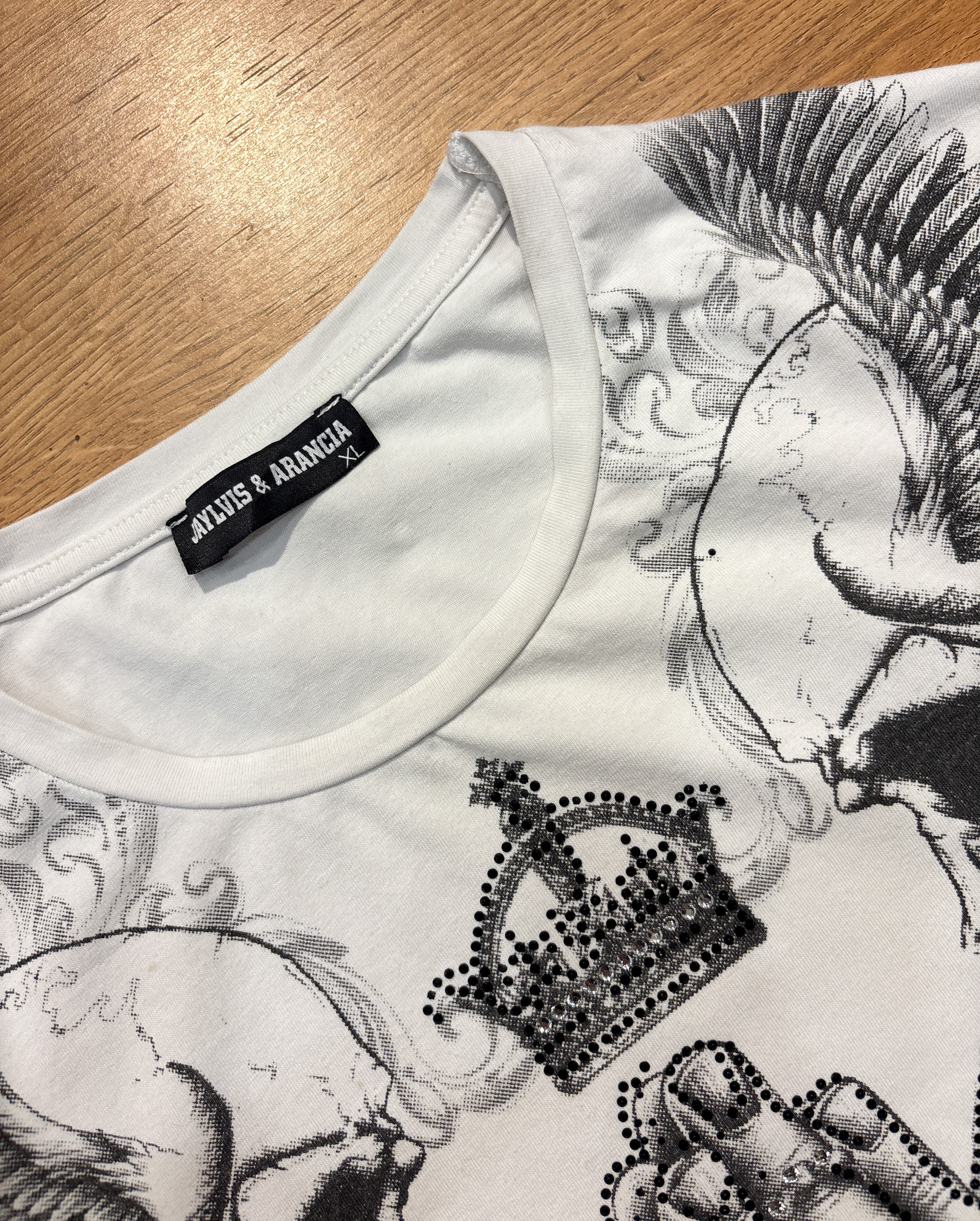 JAYLVIS and ARANCIA White Skull Rhinestone Tee